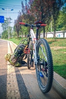 自行车背包在路上