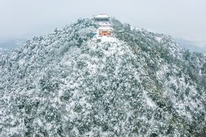 大雪中的杨材山（一）