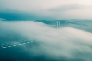 云河流过的龙江大桥