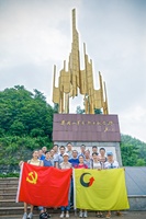 创元党员在纪念碑