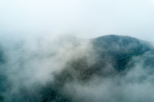 云雾弥漫的黑麋峰