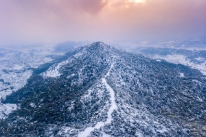 杨材山雪景