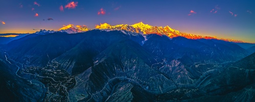 日照梅里雪山卡瓦格博峰