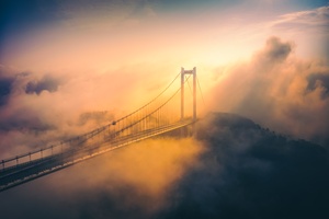 朝阳云雾中的龙江大桥