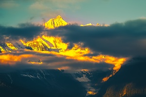 燃烧的雪山之卡瓦格博峰