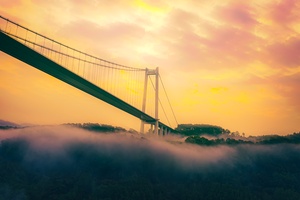 日出中的龙江大桥